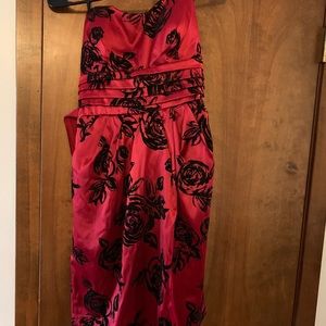 Snap red strapless dress with pockets